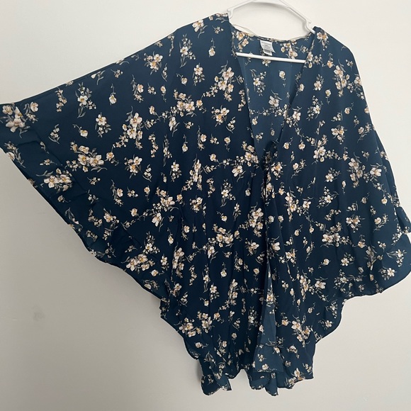 Floral Kimono with cinch waist and tie - Picture 2 of 4